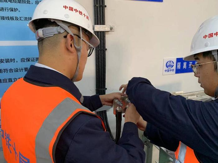 濟(jì)南地鐵3號(hào)線二期建設(shè)駛?cè)肟燔嚨溃骈_(kāi)啟機(jī)電設(shè)備安裝新階段